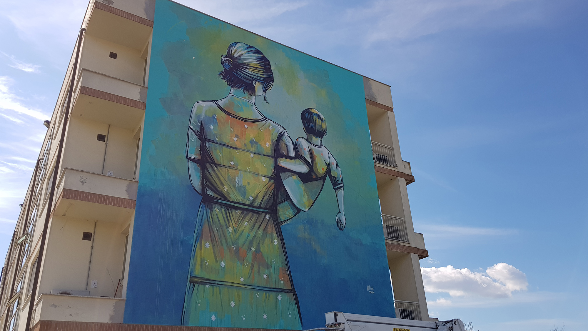 Il Murale di Alice Pasquini: simbolo di solidarietà e speranza - copia