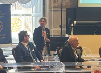 End Polio Now, campagna dei Rotary illumina di arancione le Logge dei Banchi